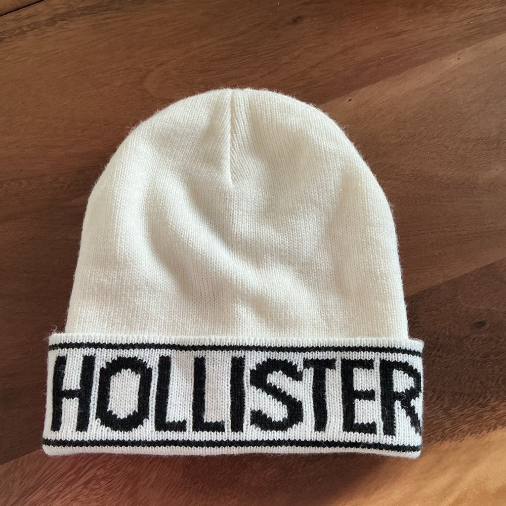 Hollister Cream Knit Beanie